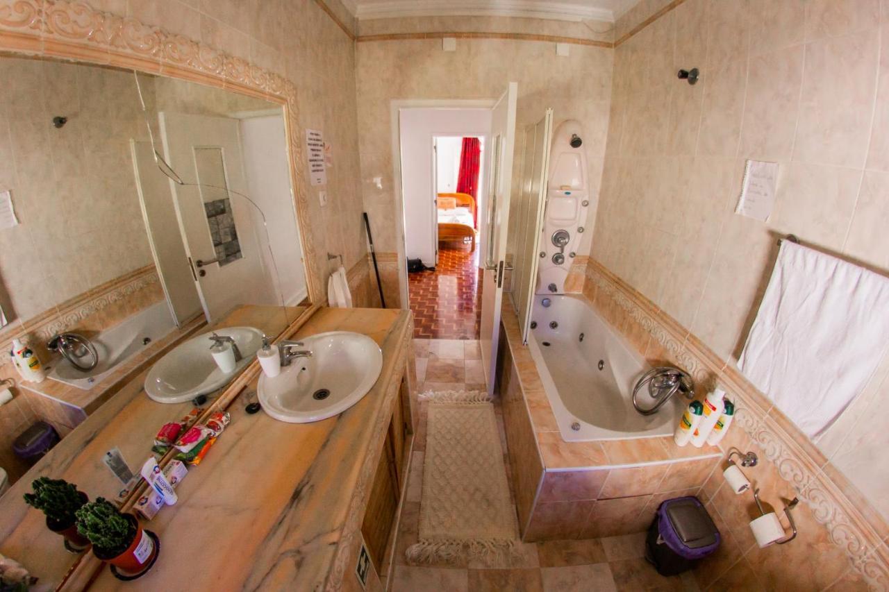 Lar Dois Coracoes Hostel Algés Kültér fotó